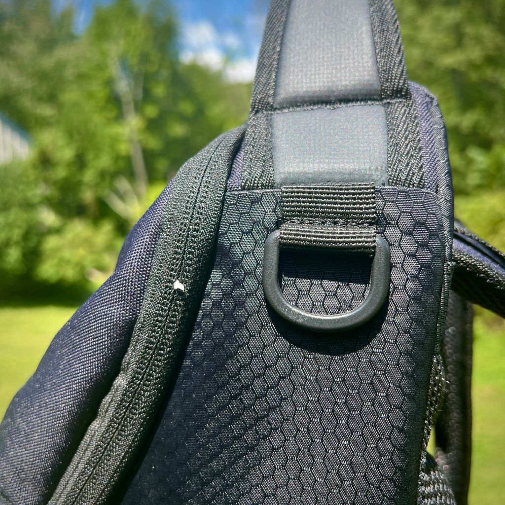 Rebel Disc Golf Bag - side clip