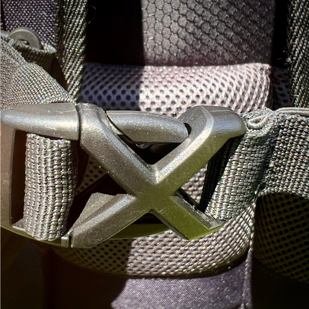 Rebel Disc Golf Bag - clip closeup